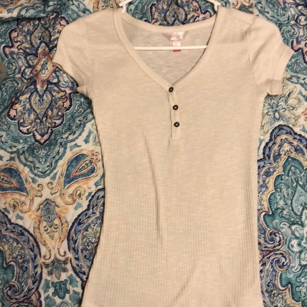 Size XS No Boundaries Tee